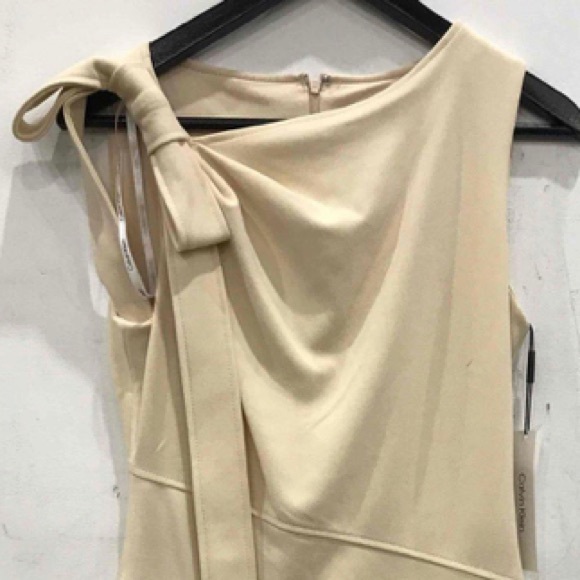 NWT Calvin Klein Beige Scuba Crepe Bow Shoulder Asymmetric Sheath Dress SZ 4 - Picture 8 of 9